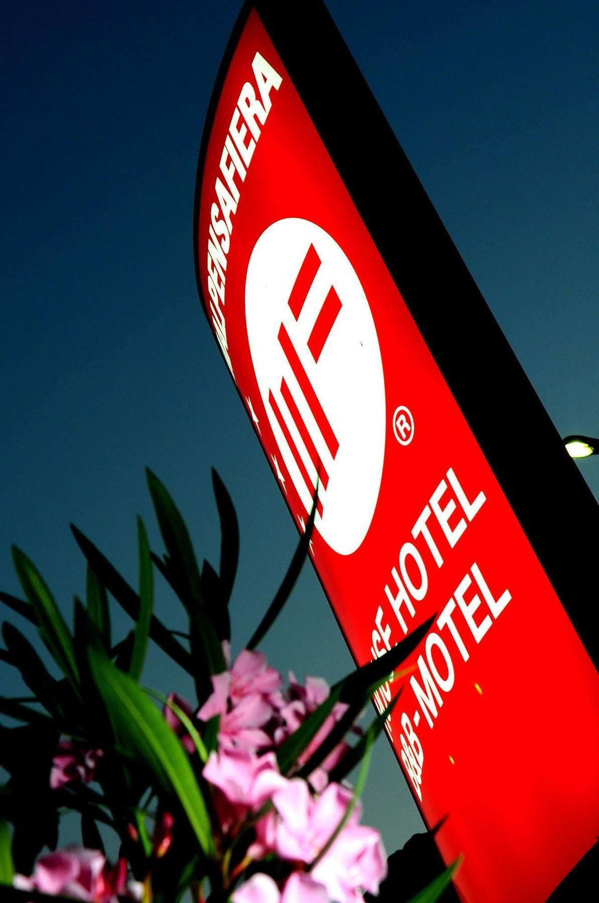 玛尔帕瑟佛乐酒店 Bernate Ticino 外观 照片
